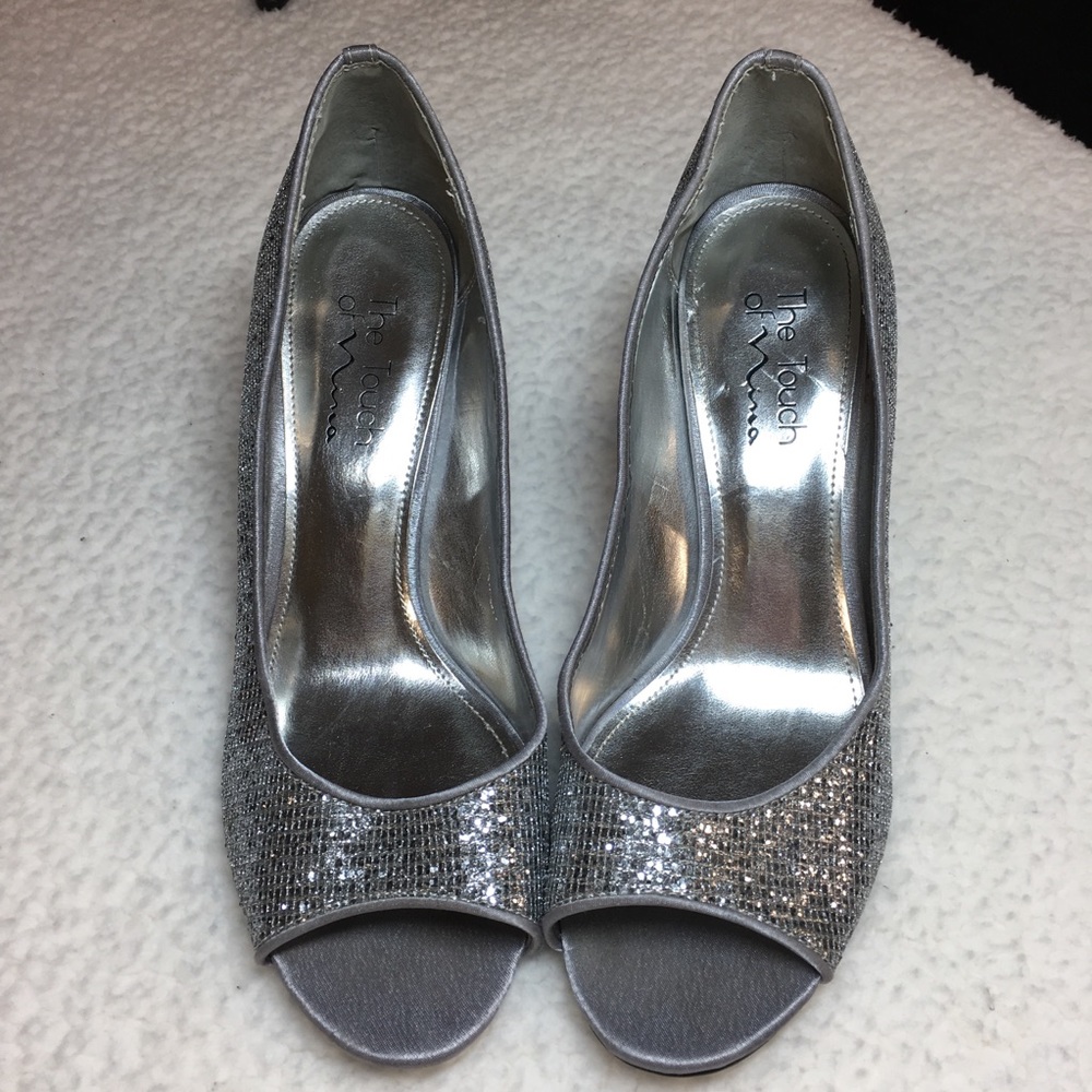 Touch of Nina 9.5 bling pump🛍💋